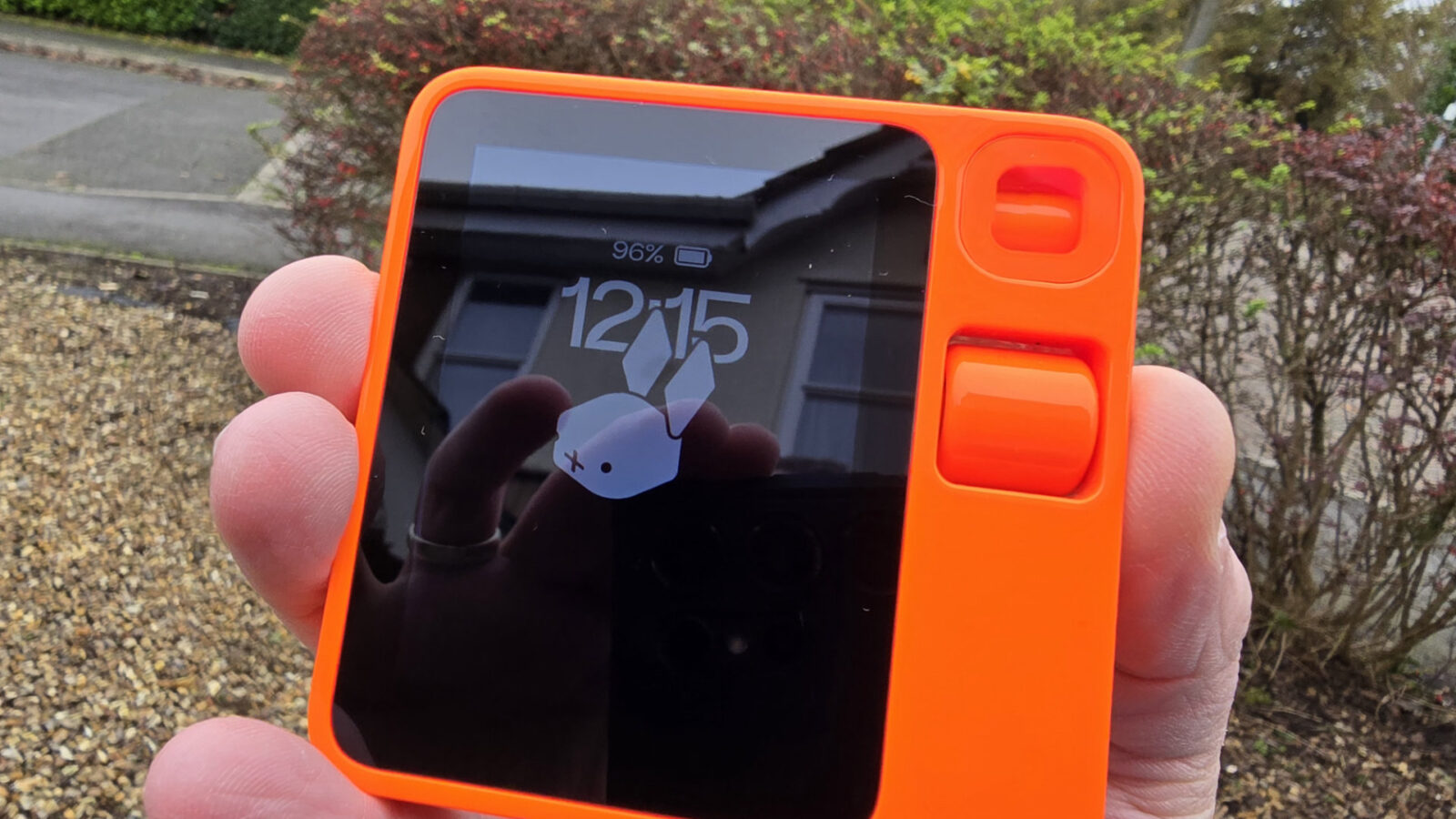 その他 rabbit r1 Rabbit r1 Review - 4 Months Down the A.I. Rabbit Hole | Pixel Refresh